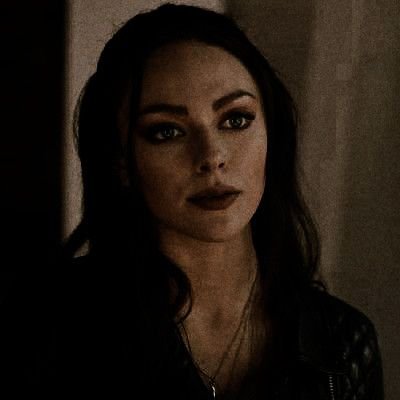 acutusveracitas's profile picture. . Wʜᴇɴ ʏᴏᴜ sᴘᴇɴᴅ sᴏ ʟᴏɴɢ ᴛʀᴀᴘᴘᴇᴅ ɪɴ ᴅᴀʀᴋɴᴇss ʏᴏᴜ ғɪɴᴅ ᴛʜᴀᴛ ᴛʜᴇ ᴅᴀʀᴋɴᴇss ʙᴇɢɪɴs ᴛᴏ sᴛᴀʀᴇ ʙᴀᴄᴋ. PARODY