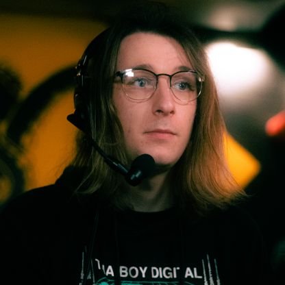 Explo_Reine's profile picture. Bilingual Melee Commentator 🇫🇷 🇬🇧.
Melee player since 2014.
She/Her.
Profile picture by @pointzipraw
:)