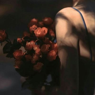 Alifiarosalinaa's profile picture. ♡ Raganya diam, pikirannya berisik.