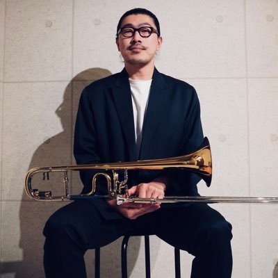 兵庫県尼崎市出身・東京在住のジャズトロンボーンプレイヤーです。正式に「Michael Rath Artist」になりました。画家。ラジオパーソナリティ。歌い手は「飛毛ひろあき」名義で活動しています。#Rath #trombone #トロンボーン #jazz #音楽 #music #ジャズ #ビッグバンド #尺八