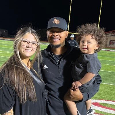 ⭐️ Levelland, TX ⭐️ Assistant Coach 🏈🏀 || Video Creator 📸 || ✝️ Follower of CHRIST … JOHN 3:16🔆 Take The Lead And Let Everyone Follow🙇🏽‍♂️ #LandOfElite