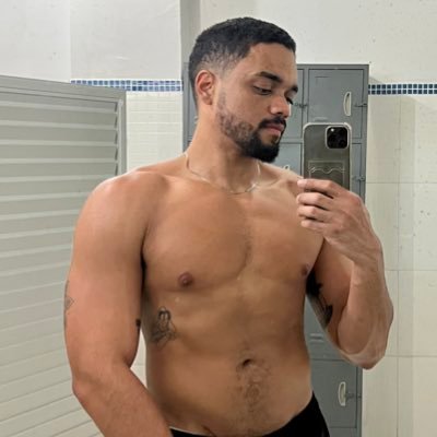 robertobneto's profile picture. Não repara na bagunça.