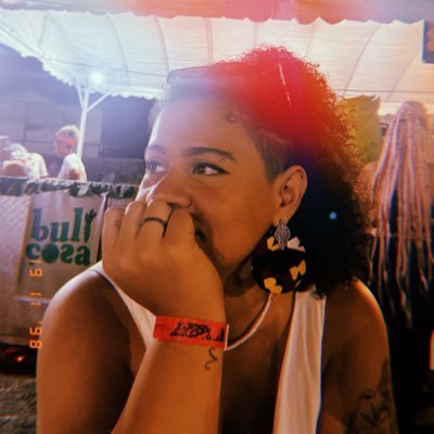 Feminista | Antirracista | LGBT 🌸📢 Graduada em Publicidade 👩🏽🎓 aqui é só fofoca!
