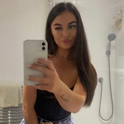 EllieBrooksx's profile picture. 