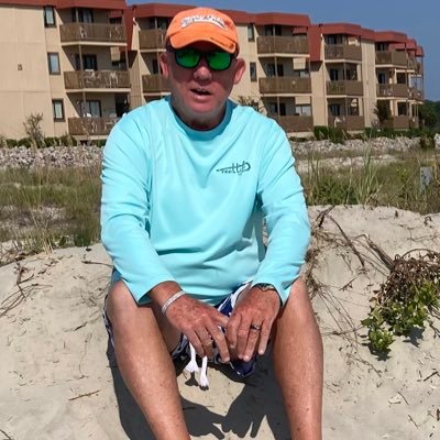 Retired , Veteran , loves beach , music and my family