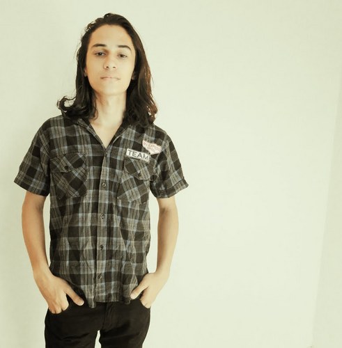 Compositor ,Baterista e Micro - empresario