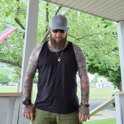 Swollz27's profile picture. livin