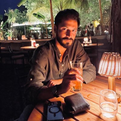 emreozball's profile picture. Zekilikten salaklık.