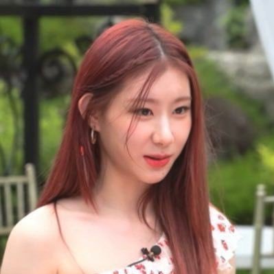 ioannasbookself's profile picture. she/her 🫧 in spite of the fact that i have dedicated my online presence/energy/life to being an asshole about literature, i am deep down a fun person ’