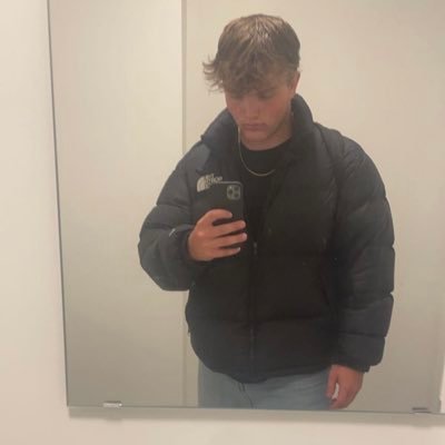 7Pugge's profile picture. 18 y/o