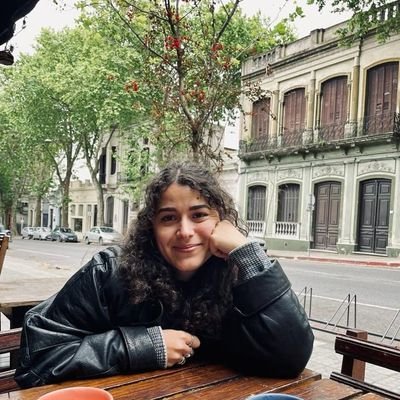 Maestra, cooperante y activista.
~Lo personal es político~