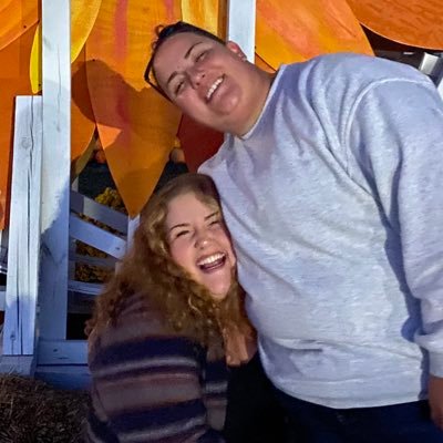 elliesmomsbehot's profile picture. This canker sore is killing me.