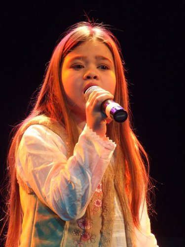 fansfrankee's profile picture. Frankee est une jeune chanteuse de 12 ans, née le 11 septembre 2001 à Hong Kong. En 2009 elle a remporté le titre de Petites Star, le Grand Soir.