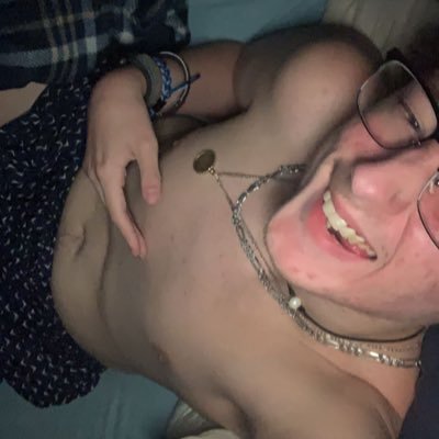 Hi I am a bi guy looking for some fun // DMs are always open // I am 21 and the rest is a 🤐 // Shy and mentally a mess // I Have BPD // #dilfhunter