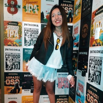 Silvi_Paucara's profile picture. this user loves flowers