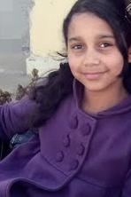 Ana carolina! - chata,antipática,exigente,orgulhosa, alegre, tímida, mimada, infantil,                             preguiçosa, irônica, e ciumenta etc...
