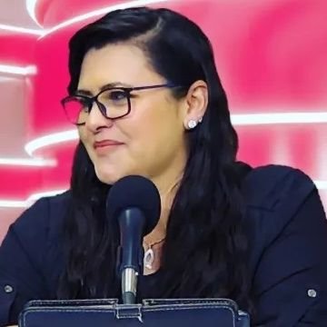 periodista_g's profile picture. Periodista de 📻📺🧠
Off de Marcas🎙💰
Locutora 🎧 🎤👄
Product. Comer América 🇵🇾
Empresariales  América 🧠📽💰
Present/Redact de Noticias 
Observando 👁👂🌎