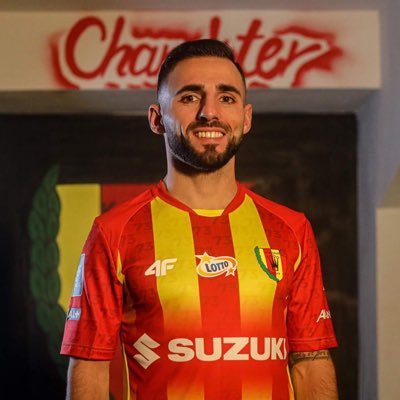 Jugador profesional de fútbol del @korona_kielce ⚽️ PR & Sponsor: @WinManager | Agente: @jv_sports