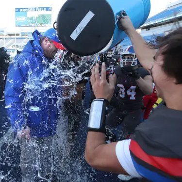 Matthew 13:44, Former @pths_football @LouisvilleFB @Panthers @Ravens QB. Head Football Coach @centurions_fb. Husband to Emily. Dad of three wonderful kids!