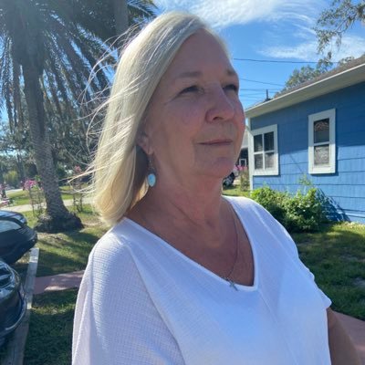 LauraBbeach62's profile picture. Happy and free