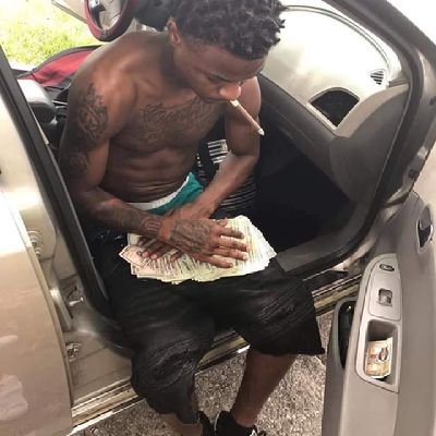 1900Jrose's profile picture. Top shotta⚰️too dollars💲💵