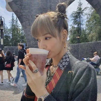 NoForealNoLie's profile picture. @rrielx 🩶