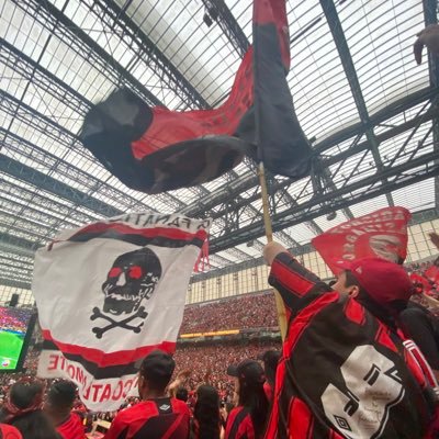 Hincha del Paranaense 🔴⚫️ Asiduo frequentador de la Kyocera Arena & acumulador de camisetas rubro-negras 🌪