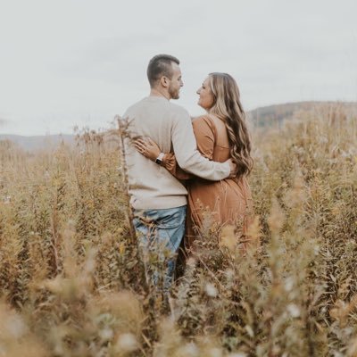 bbylaur33's profile picture. 𝓆𝓊𝑒 𝓈𝑒𝓇𝒶, 𝓈𝑒𝓇𝒶 🌻                                      fun fact: I once got kicked out of the cowboy