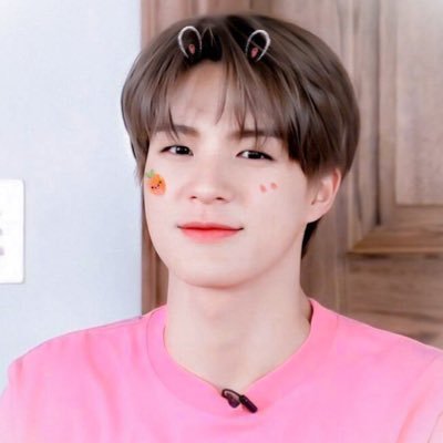 ★ thinking, talking and loving jeno 24/7.