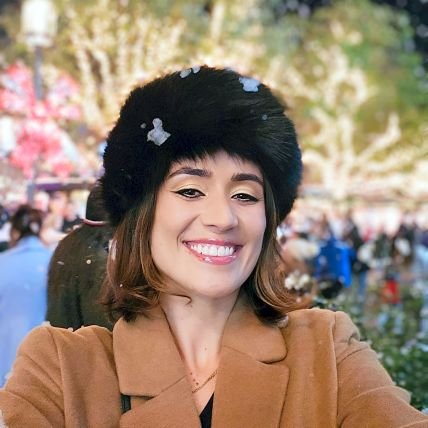 OrianaCastroR's profile picture. Product || ♀️👭 Building something new 💻💡