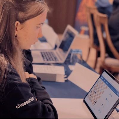 Chess player ♟
Woman International Master
Argentine Champion F18 /
South American Champion F18