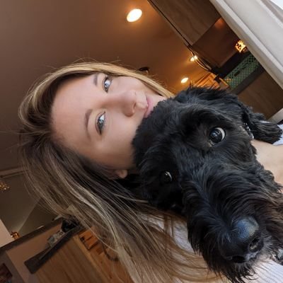 maddyy_q's profile picture. the one that was all sixes & sevens