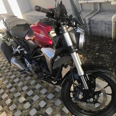 Z125からCB250R乗りになった元750乗り。「ナナハン先生」の名前は学生時代に教育実習で子どもにつけてもらった。ドールライダー。趣味趣向は人の迷惑にならない範囲で楽しむをモットーに活動している。