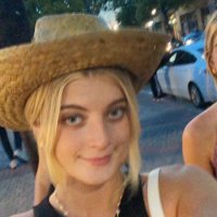Claire (@superswaggurl) Twitter profile photo