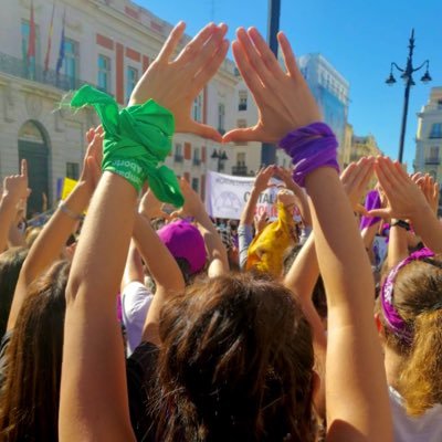 Mujer - Feminista radical - Antropóloga social - Estudiaré de por vida - Desobediente - Desandando - agenrahc - Mai malgrat mi - A mí tú no me mandas