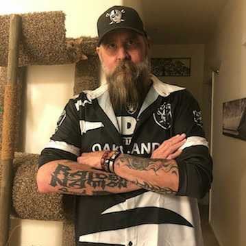 DIE HARD RAIDERS FAN FOR LIFE!☠️ WEED LOVER 💀TRUMP HATER☠️GIRL DADx2💀ANIMAL LOVER 💀HORROR MOVIES 💀