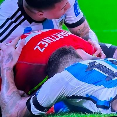 HolyMartin7's profile picture. ....