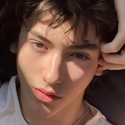 ㅤㅤㅤㅤ𝐒𝐇𝐔𝐓 𝐔𝐏, 𝐈'𝐋𝐋 𝐏𝐋𝐀𝐘 𝐌𝐘 𝐆𝐔𝐈𝐓𝐀𝐑.ㅤㅤㅤㅤㅤㅤㅤㅤ𝖒𝖔𝖓𝖔, bisexual. 30% interpretative.