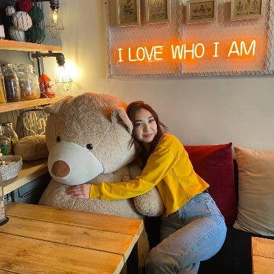 I like food and travel. I taste all kinds of food and learn about local cultural customs during the trip. I am a person who likes to cook at home. I also like t