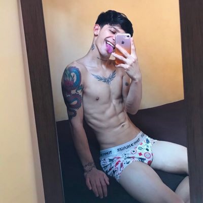 Hola soy un chico inspirado por la música, me gusta de todo un poco… venta de contenido al privado❤️