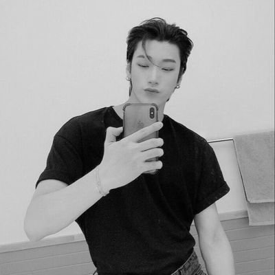 ⌕ 𝙋𝙤𝙧 𝙛𝙖𝙫𝙤𝙧 𝙙𝙚𝙨𝙚́𝙖𝙢𝙚⛸️⩩ !⤷Man born on the sea and the sand and father of a beautiful daughter.
tú entrepierna es bienvenida en mi dm🔞