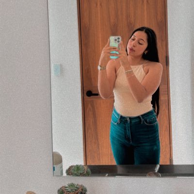 AngieZa29's profile picture. 