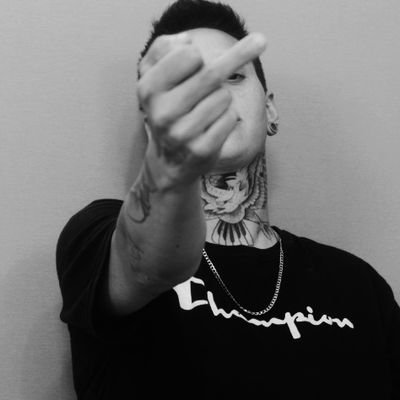 ♒
Silenciosa e não silenciada.
- 🏳️🌈 | theroom047 |
Deus Conduz!
Acesse minhas músicas no YouTube ⬇️