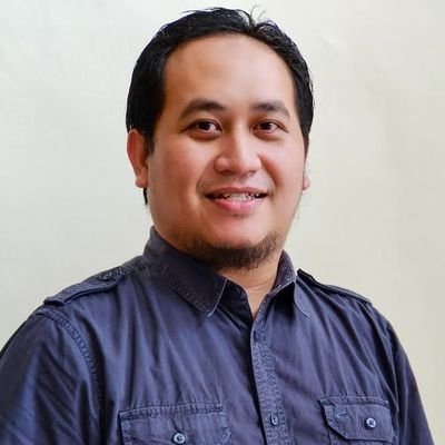 An ordinary moslem, husband to a beloved wife, father to beautiful daughters and a boy, superdad wannabe