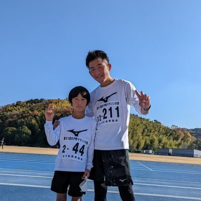 tennissunvisor's profile picture. テニスサンバイザーヒロです😊
春夏秋冬🎾テニスの『楽しさ』伝えたい♫
🎾TennisSUNVISOR-HIROチャンネル🎾
⏬最新YouTube⏬
【ダブルス後半】ヒロ·島村vs大崎·andy