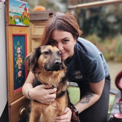 ⚓Solo She-Captain bringing the history of narrowboats to life on a 1920s Peaky Blinder Boat.
🎥UK Narrowboat History Tour 2023