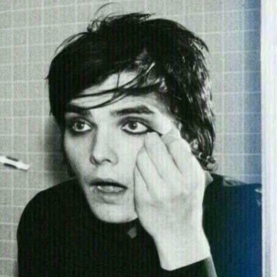 avamustdiee's profile picture. he has four balls?!