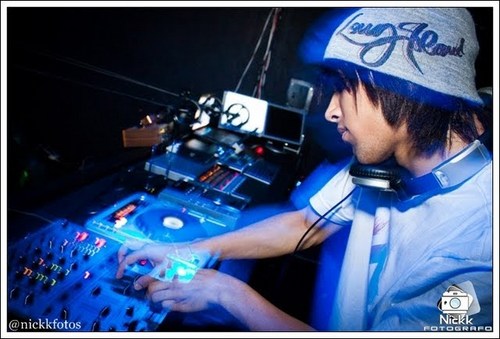 DJ and producer born in Mogi das Cruzes, SP, Brazil
 my sound goes from house to electro.
 in studio