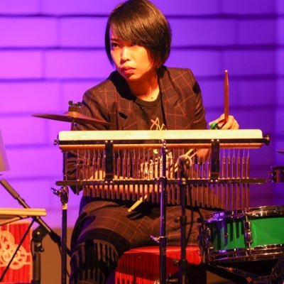 drumusume_mai's profile picture. 「あなたが面白いと思う未来を形に」 音楽と祭りと事務作業がすきな、虚弱フリーランスドラマー。 実は歴女。お前何屋やねんと言われるのデフォ。⭐️得意→音楽、経理、お金、FP、パソコン⭐️好き→コブクロ、Official髭男dism、 @comodo_hime 代表