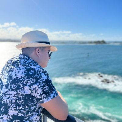 bruno_bosh's profile picture. Bottoms up 🔝